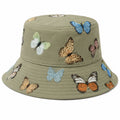 Cappello a secchiello verde con farfalle ricamate multicolori